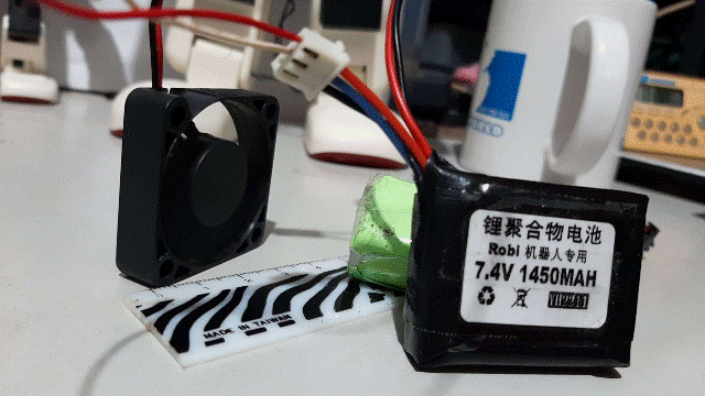 Robi2023.01.20_08_改造思考：[散熱排風扇]測試送電3.7V(1Cell)���[後排氣片風扇DC12V_0.07A](可以正常運��_風量變小���).gif